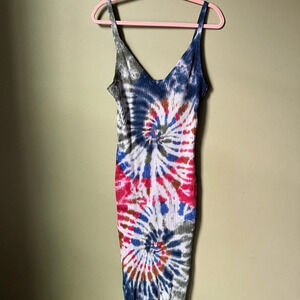 Sleeveless tie dye sweater dress. Double side slits, L